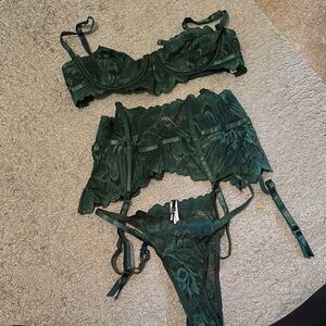Elegant Green Lace Lingerie Set